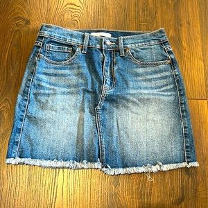Jean skirt. Size medium.